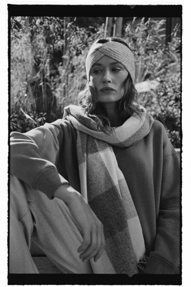 Szal w kratę beżowy