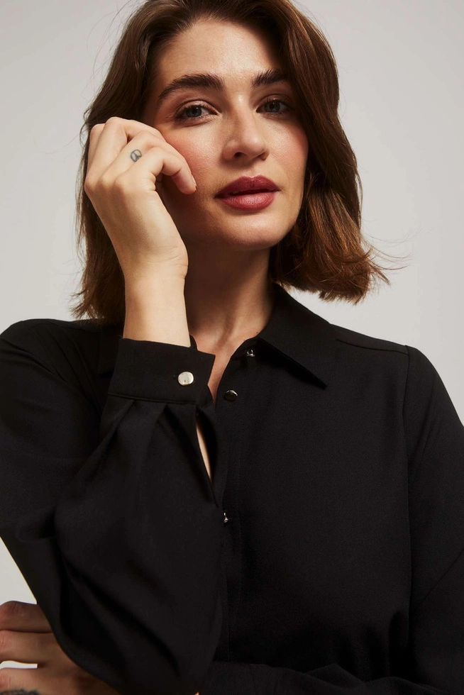 Koszulowa sukienka z paskiem