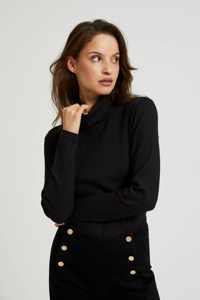 Prążkowany golf z długimi rękawami czarny