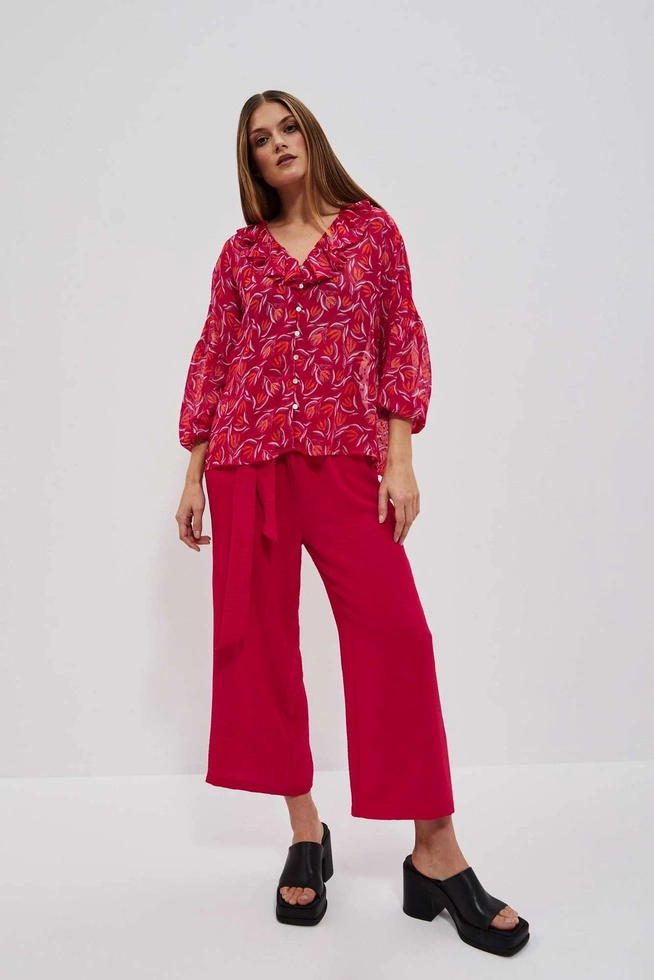 Koszula z falbaną na dekolcie