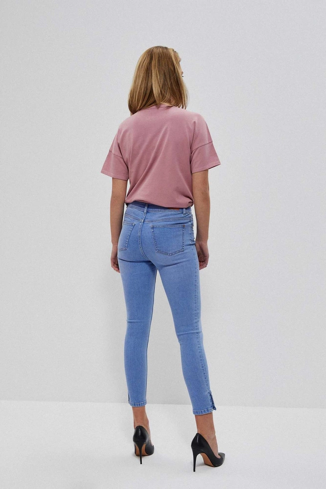 Jeansy medium waist z guzikami na nogawkach niebieskie