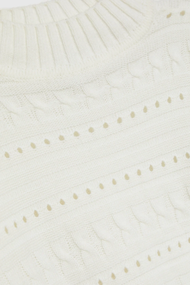 Sweter z golfem biały