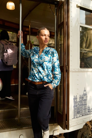 Wzorzysta koszula niebieska