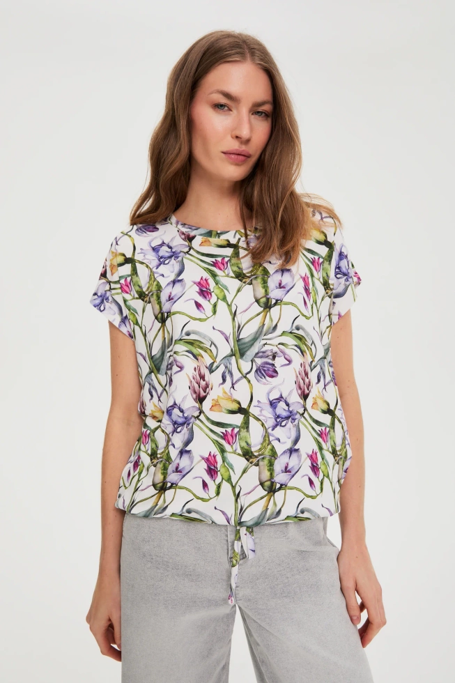Bluzka w kwiaty biała