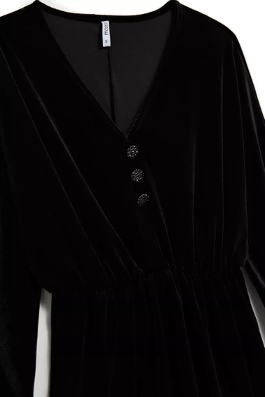 Welurowa sukienka z ozdobnymi guzikami