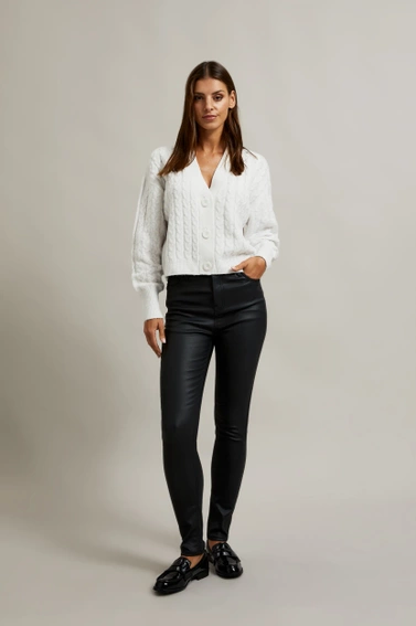 Woskowane spodnie rurki czarne