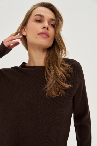 Prążkowany sweter brązowy