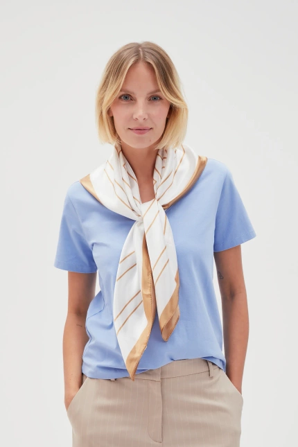 Apaszka z geometrycznym wzorem biała