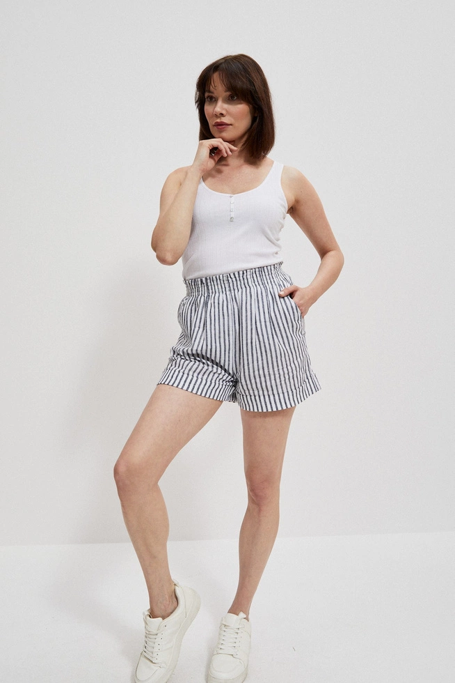 Top biały z guzikami