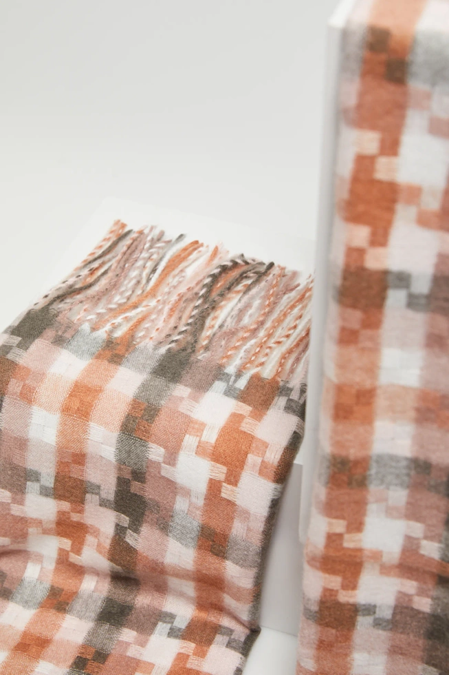 Szalik w kratę różowy