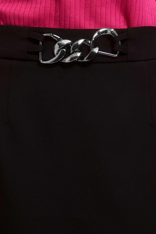 Spódnica z ozdobnym paskiem