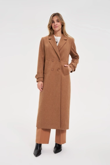 Długi płaszcz brązowy