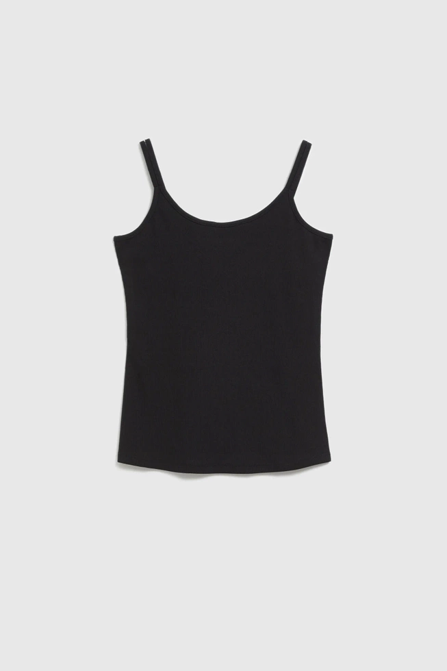 Top na cienkich ramiączkach czarny