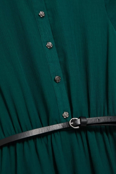 Sukienka z rozkloszowanym dołem i paskiem