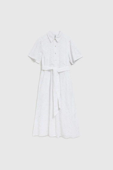 Ażurowa sukienka z wiązaniem w talii biała