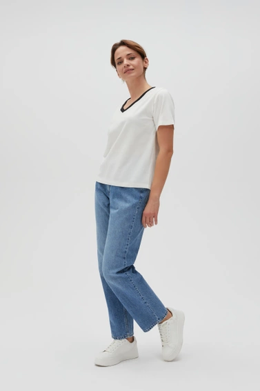 Bluzka z dekoltem w serek biała