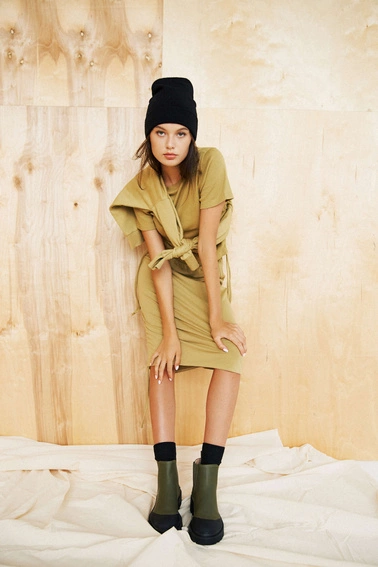 Gładka spódnica ze ściągaczem oliwkowa