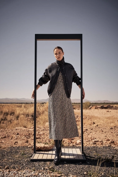 Krótka pikowna kurtka czarna