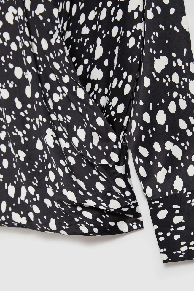 Koszula z kopertowym dekoltem czarna