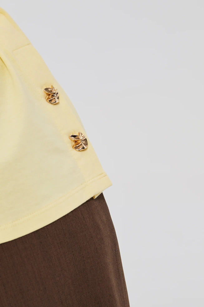 Bluzka z ozdobnymi guzikami żółta