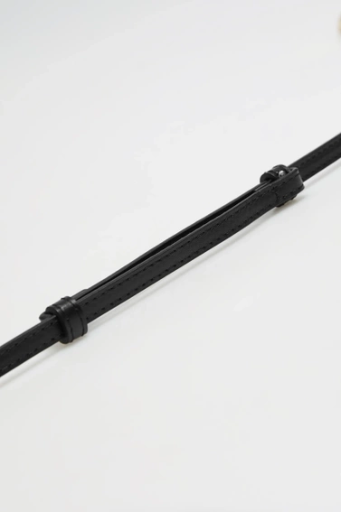 Cienki pasek z klamrą w kolorze złotym czarny