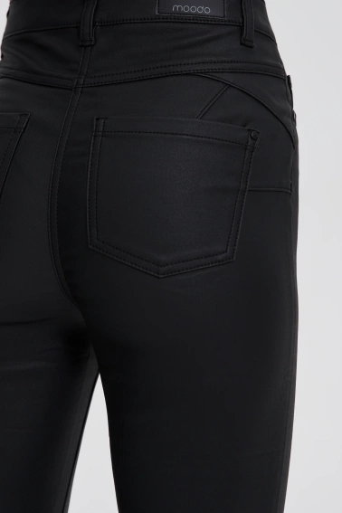 Woskowane spodnie czarne