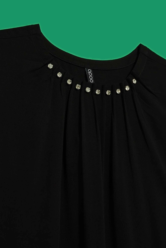 Koszula czarna z ozdobnym dekoltem