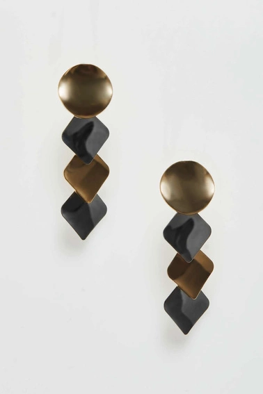 Wiszące kolczyki o geometrycznym kształcie koloru złotego