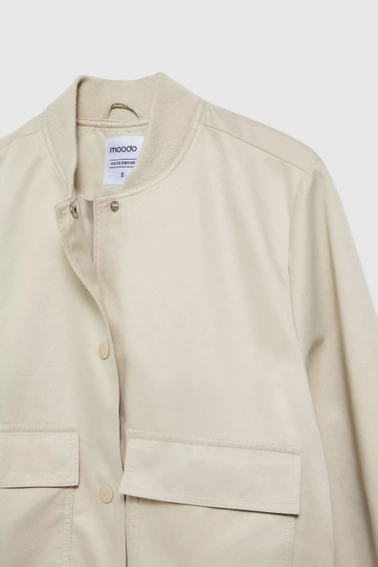 Kurtka bomberka z kieszeniami beżowa
