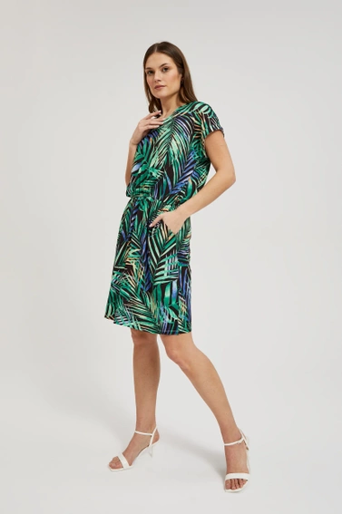 Sukienka w tropikalny wzór z wiązaniem w talii zielona