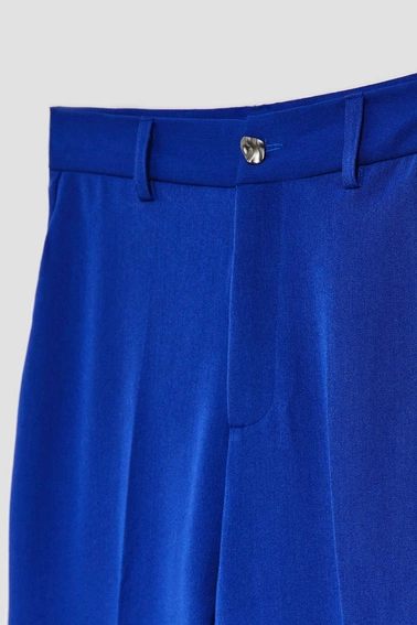 Spodnie w kant z szerokimi nogawkami niebieskie