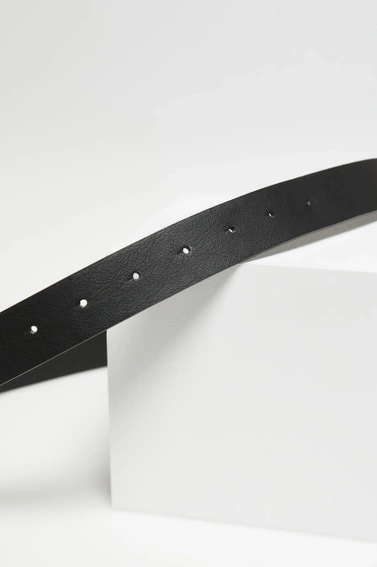 Pasek ze złotą klamrą czarny