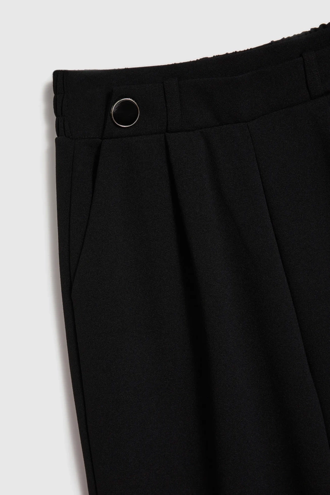 Eleganckie spodnie z szerokimi nogawkami i guzikami czarne