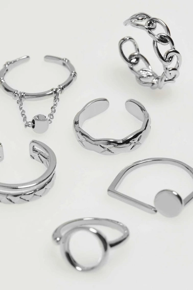 Pierścionki w kolorze srebrnym - zestaw 6 sztuk