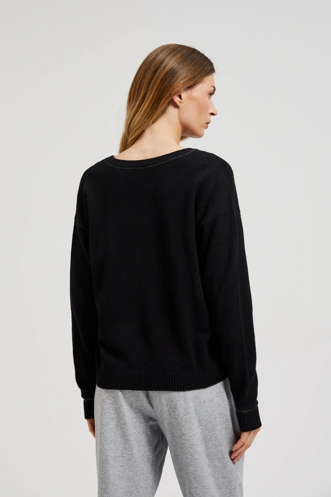 Sweter z dekoltem w serek i długimi rękawami czarny