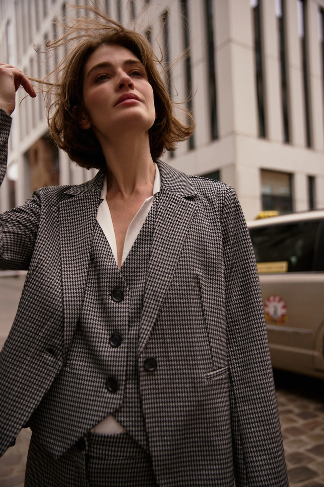 Jednorzędowa marynarka szara