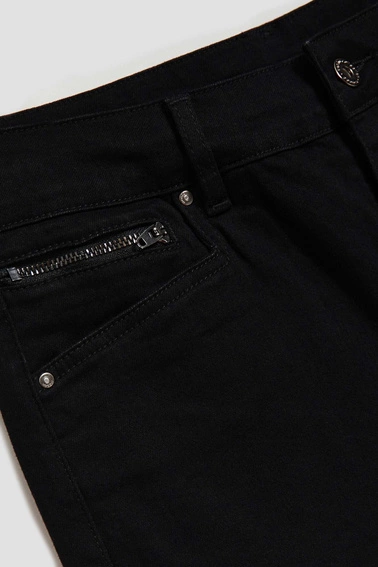 Jeansy rurki ze średnim stanem czarne