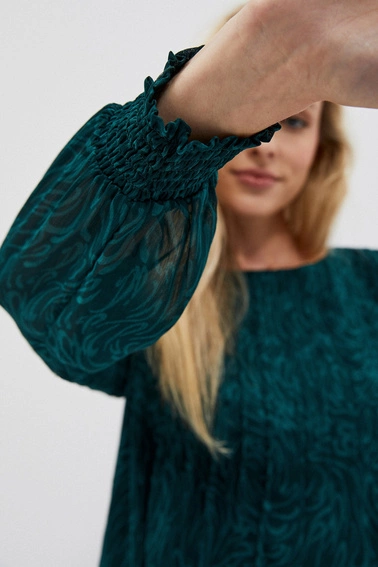 Sukienka z bufiastymi rękawami mini szmaragdowa