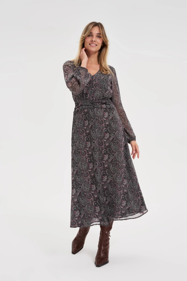 Wzorzysta sukienka czarna