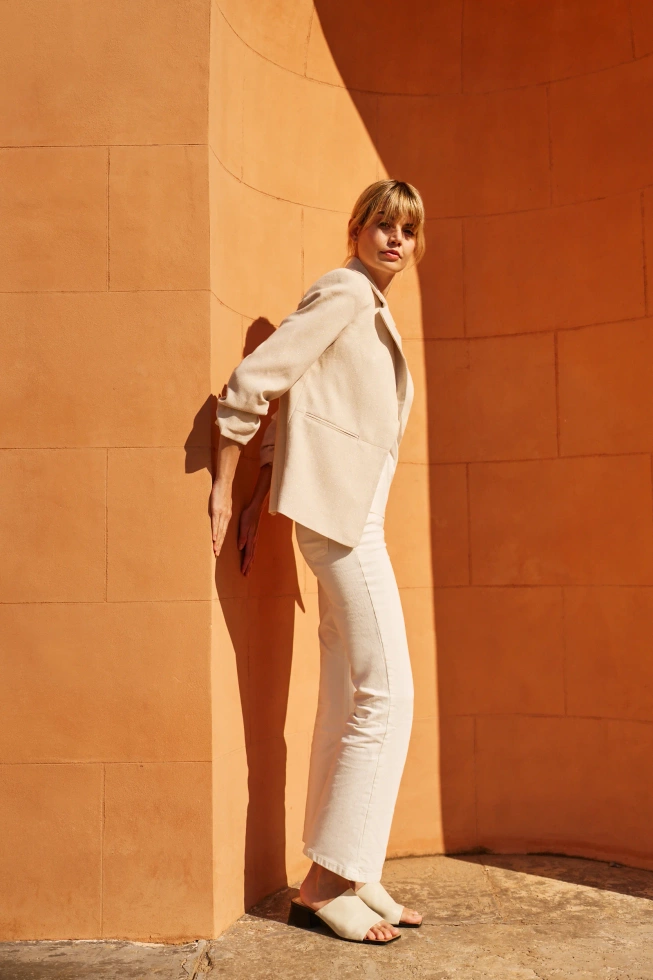 Marynarka z marszczonymi rękawami 3/4 beżowa