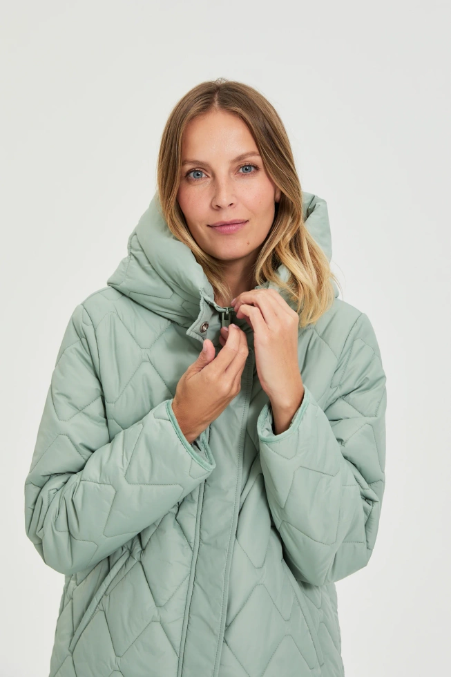 Pikowana kurtka z kapturem oliwkowa