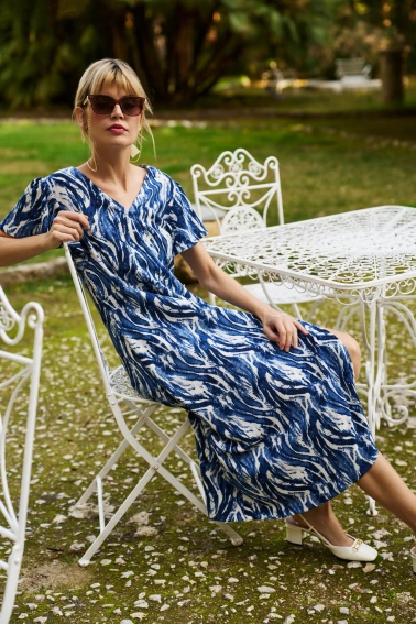 Sukienka midi z krótkimi rękawami niebieska