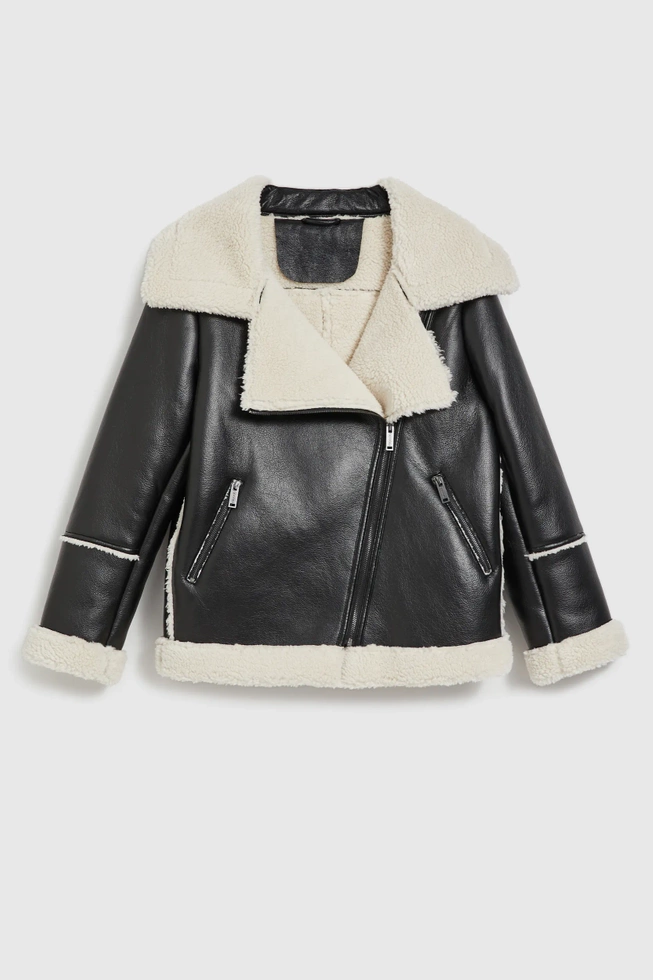 Kurtka z futrzanym kołnierzem czarna