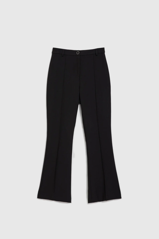 Spodnie z kantem i prostymi nogawkami czarne