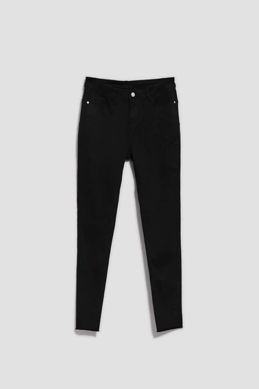 Jeansy skinny z postrzępionymi nogawkami push up czarne