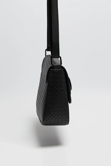 Mała torebka na ramię czarna 