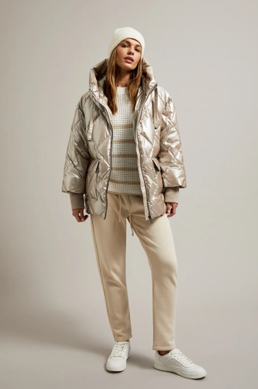 Pikowana kurtka z dużymi kieszeniami beżowa