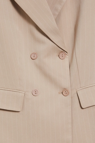 Dwurzędowa marynarka w paski beżowa