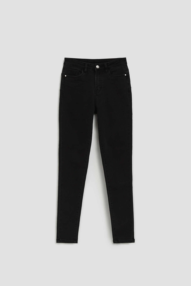 Jeansy rurki z efektem push up czarne