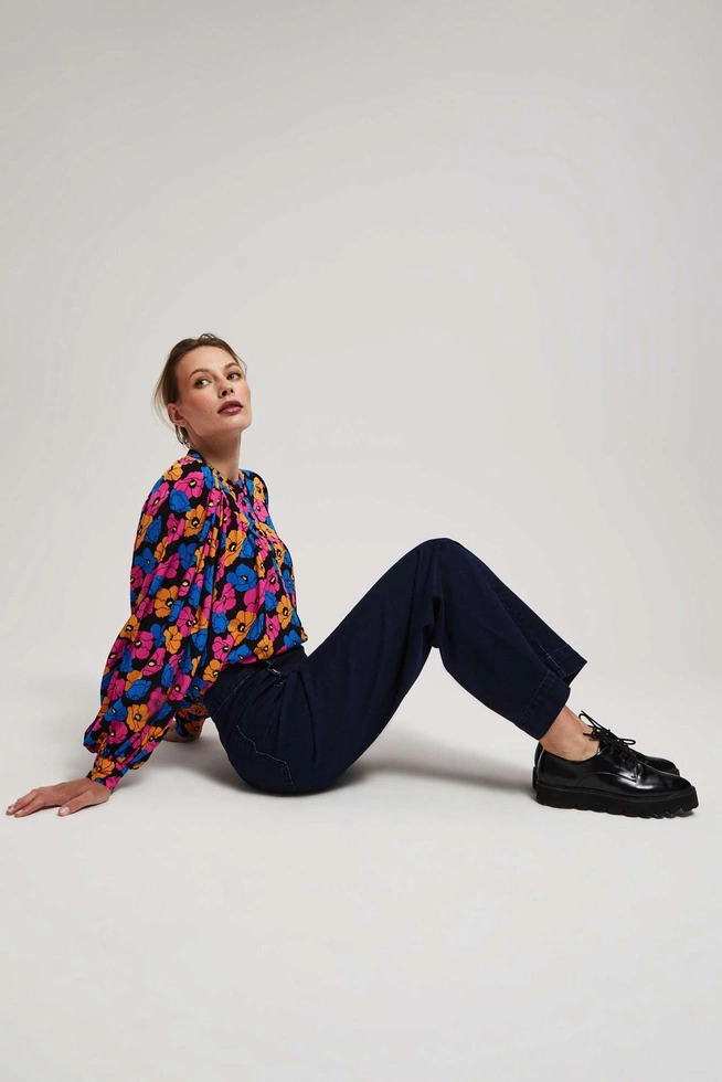 Jeansy wide leg z ozdobnymi guzikami granatowe